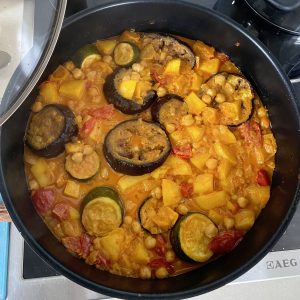 Ofenfester Topf mit Curry